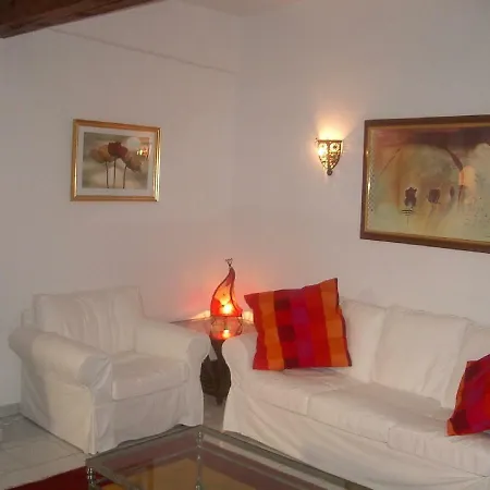 26 Rue Baron De Bres * Villefranche-sur-Mer