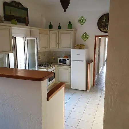 26 Rue Baron De Bres * Villefranche-sur-Mer